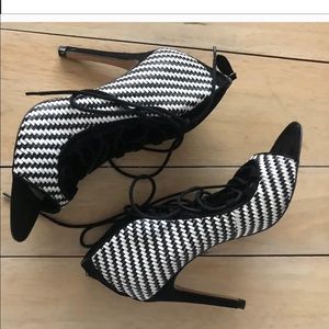 Lace up black n white heels